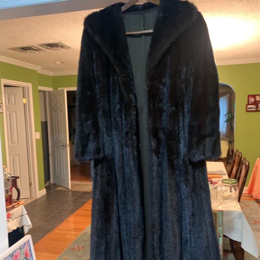 Mink coat - Picture 1 of 5